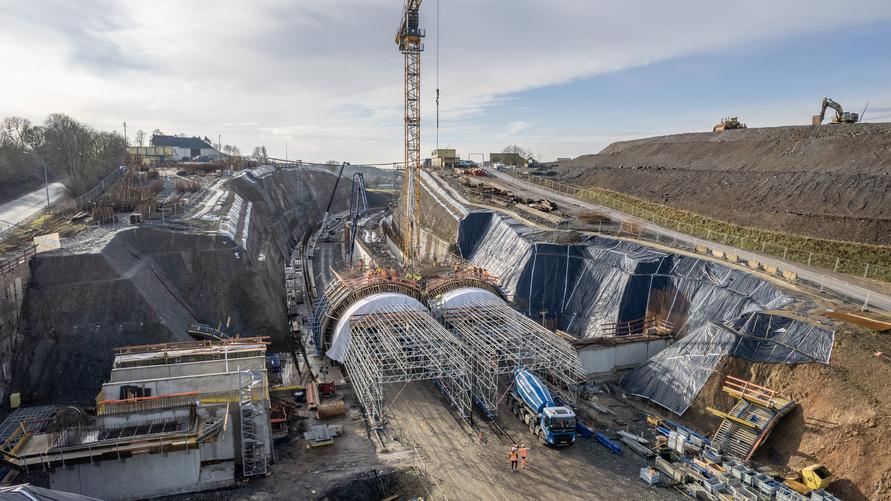 Construction site of the Hosingen bypass with formwork and scaffolding for twin tunnels, using PP fibres for fire protection in sustainable infrastructure