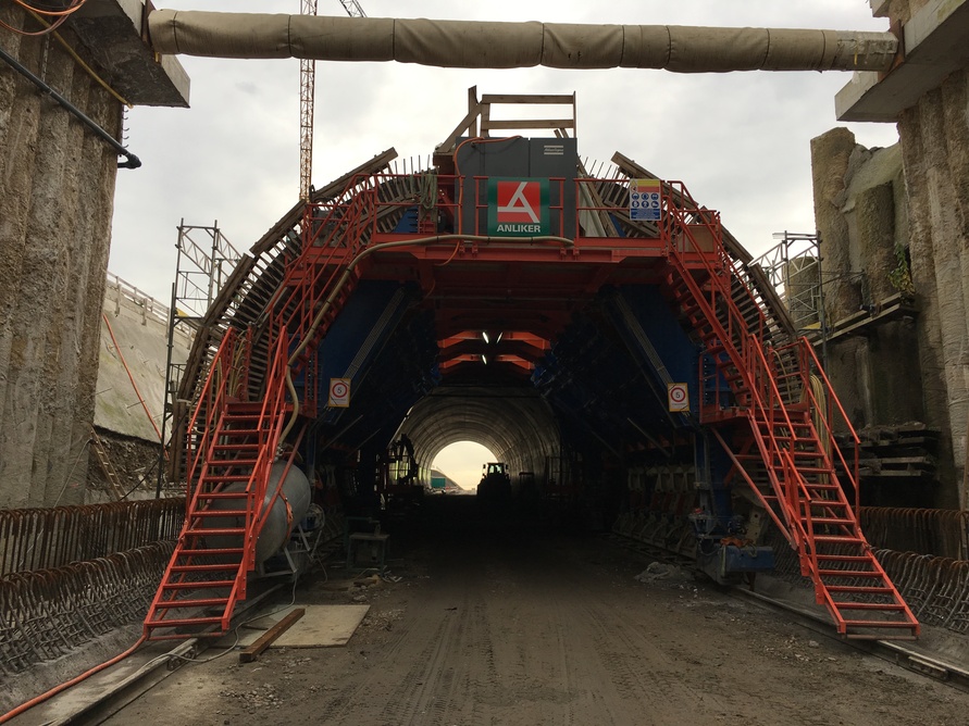 Baufortschritt der Südumfahrung Küssnacht mit stahlfaserverstärktem Tunnel nach der neuen österreichischen Tunnelbaumethode